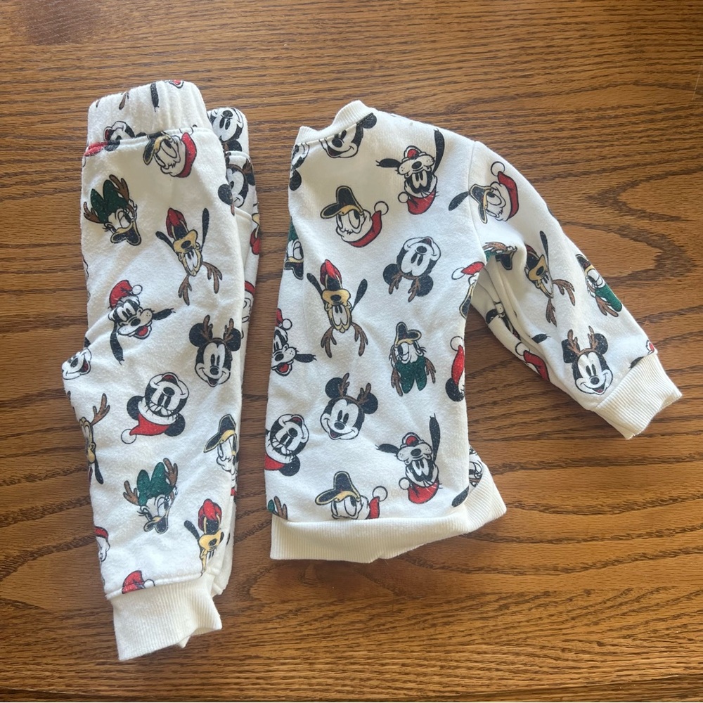 Disney's Mickey & Friends 2-pc. Holiday Set